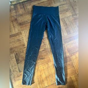 Carbon 38 embossed leopard leggings